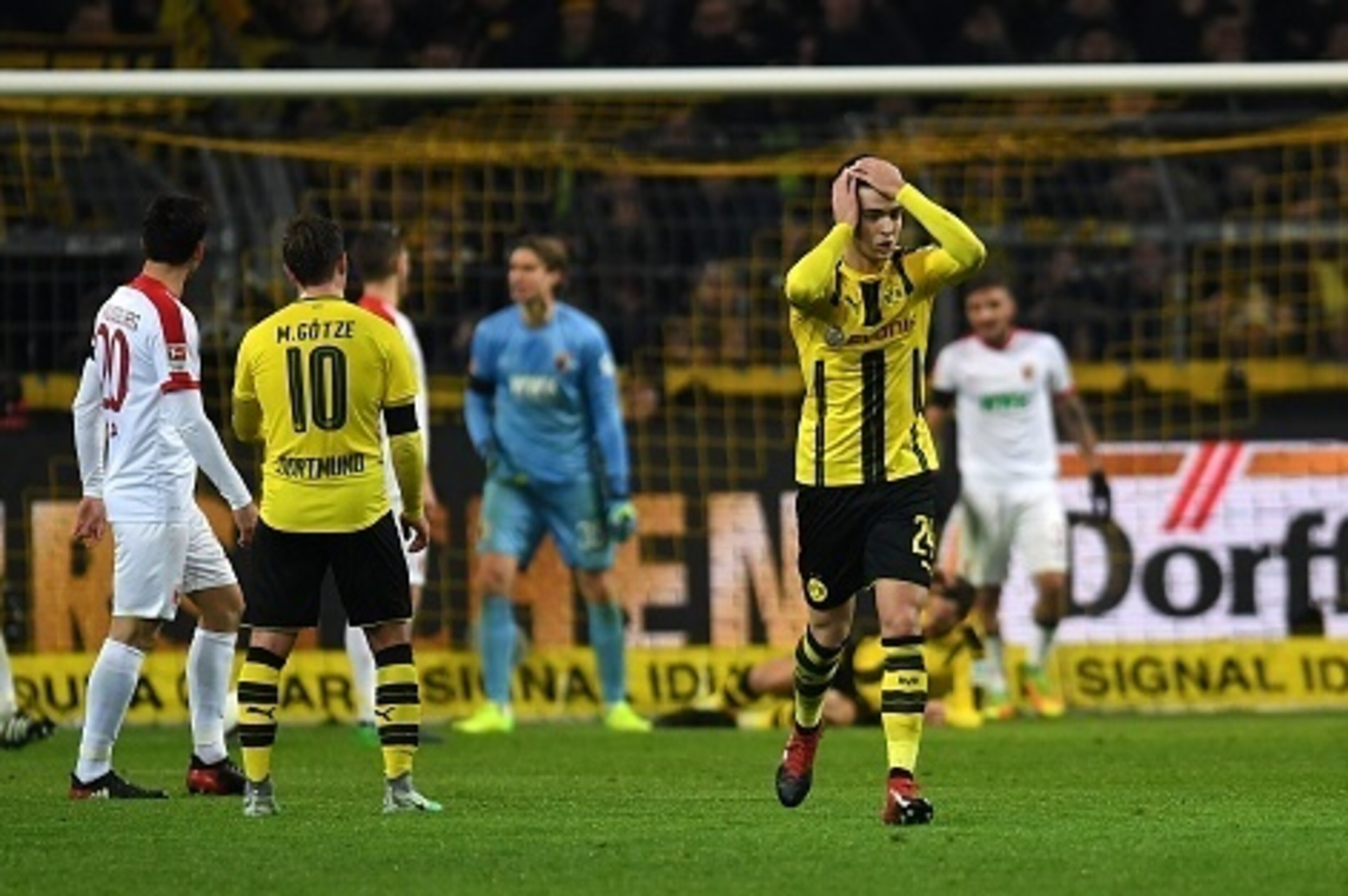 Dortmund's Spanish midfielder Merino Mikel reacts during the German First division Bundesliga football match between Borussia Dortmund and FC Augsburg, in Dortmund, western Germany, on December 20, 2016.  / AFP / PATRIK STOLLARZ / RESTRICTIONS: DURING MAT