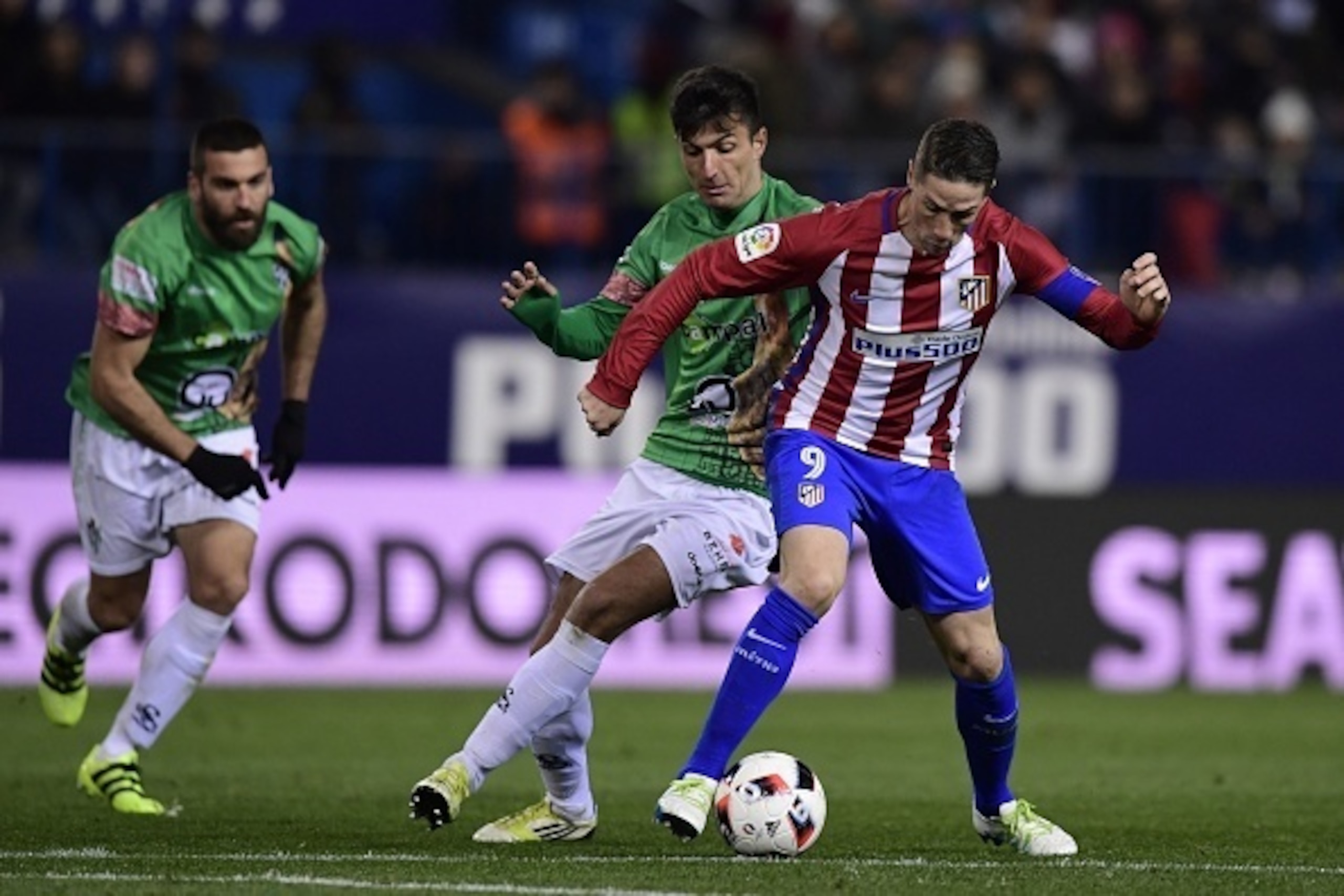 Atletico Madrid's forward Fernando Torres (R) vies with Guijuelo's midfielder Jorge Julia during the Spanish Copa del Rey (King's Cup) round of 32 second leg football match Club Atletico de Madrid vs CD Guijuelo at the Vicente Calderon stadium in Madrid o Atletico Madrid's forward Fernando Torres (R) vies with Guijuelo's midfielder Jorge Julia during the Spanish Copa del Rey (King's Cup) round of 32 second leg football match Club Atletico de Madrid vs CD Guijuelo at the Vicente Calderon stadium in Madrid o