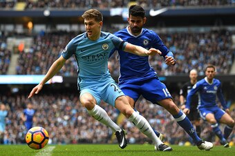 MANCHESTER, ENGLAND - DECEMBER 03:  John Stones of Manchester City controls the ball under pressure of Diego Costa of Chelsea during the Premier League match between Manchester City and Chelsea at Etihad Stadium on December 3, 2016 in Manchester, England.
