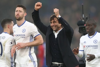 LONDON, ENGLAND - DECEMBER 17:  Antonio Conte, Manager of Chelsea (C) celebrates his sides win after the game during the Premier League match between Crystal Palace and Chelsea at Selhurst Park on December 17, 2016 in London, England.  (Photo by Clive Ros