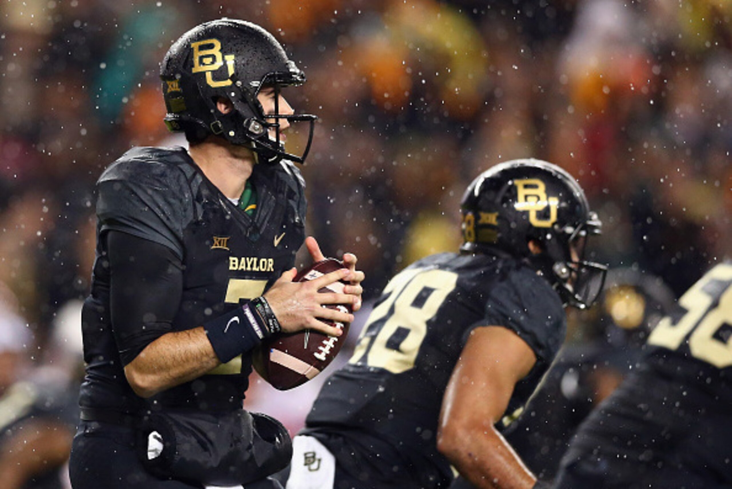 WACO, TX - NOVEMBER 14:  Jarrett Stidham #3 of the Baylor Bears throws against the Oklahoma Sooners in the first quarter at McLane Stadium on November 14, 2015 in Waco, Texas.  (Photo by Ronald Martinez/Getty Images)