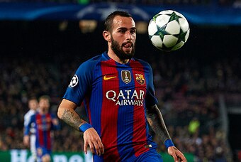 BARCELONA, SPAIN - DECEMBER 06:  Aleix Vidal of Barcelona in action during the UEFA Champions League Group C match between FC Barcelona and VfL Borussia Moenchengladbach at Camp Nou on December 6, 2016 in Barcelona.  (Photo by Manuel Queimadelos Alonso/Ge