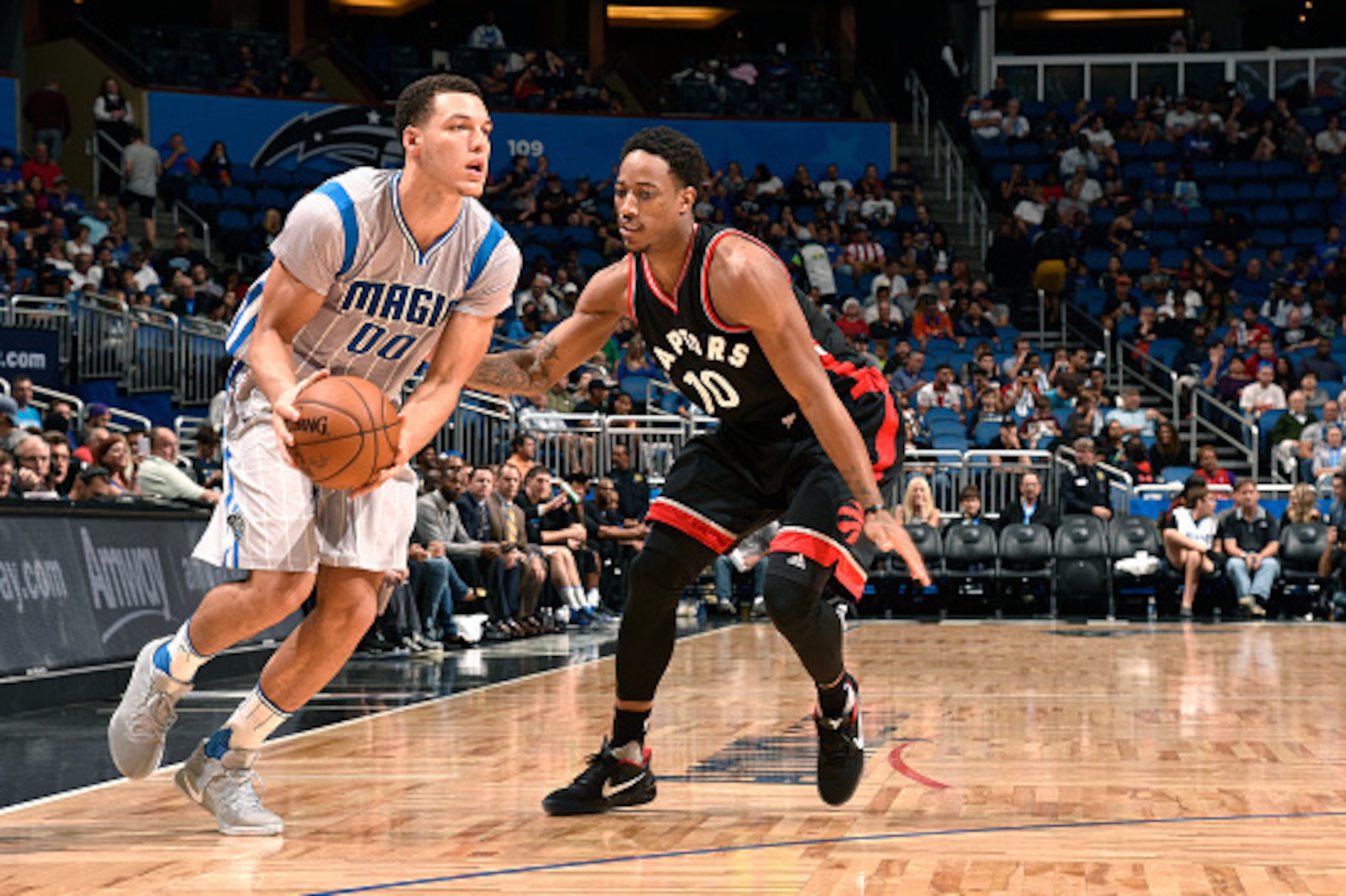 ORLANDO, FL - DECEMBER 18: Aaron Gordon #00 of the Orlando Magic handles the ball during the game against the Toronto Raptors on December 18, 2016 at Amway Center in Orlando, Florida. NOTE TO USER: User expressly acknowledges and agrees that, by downloadi ORLANDO, FL - DECEMBER 18: Aaron Gordon #00 of the Orlando Magic handles the ball during the game against the Toronto Raptors on December 18, 2016 at Amway Center in Orlando, Florida. NOTE TO USER: User expressly acknowledges and agrees that, by downloadi