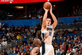 ORLANDO, FL - DECEMBER 14: Aaron Gordon #00 of the Orlando Magic shoots the ball during the game against the Los Angeles Clippers on December 14, 2016 at Amway Center in Orlando, Florida. NOTE TO USER: User expressly acknowledges and agrees that, by downl