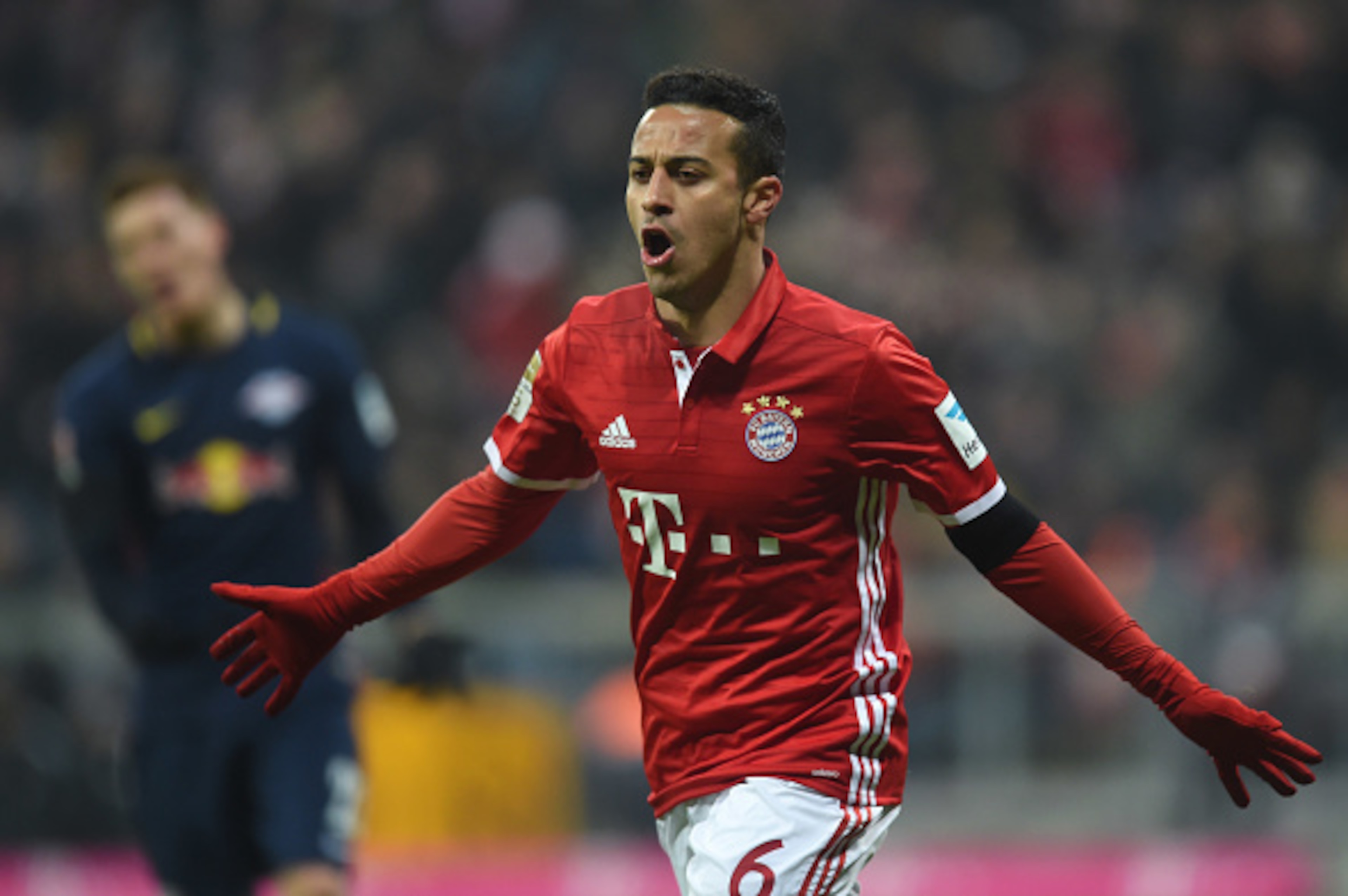 Bayern Munich's Spanish midfielder Thiago Alcantara celebrates after his goal for Munich during the German first division Bundesliga football match FC Bayern Munich vs RB Leipzig in Munich, Germany, on December 21, 2016. / AFP / Christof STACHE / RESTRICT