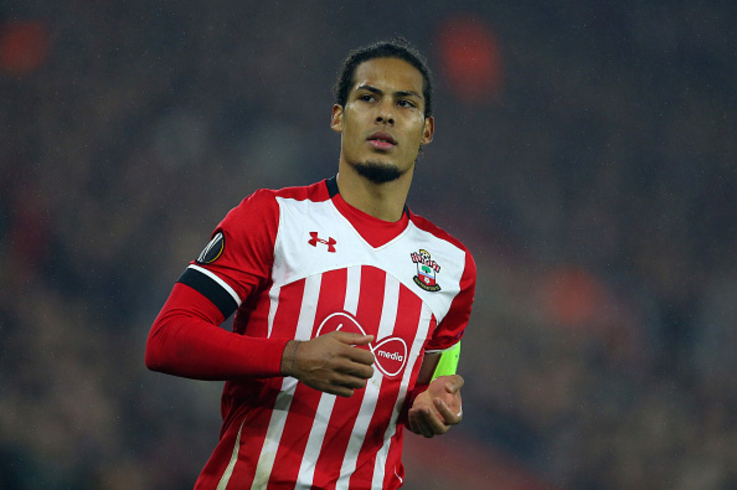 SOUTHAMPTON, ENGLAND - DECEMBER 08: Virgil van Dijk of Southampton during the UEFA Europa League match between Southampton FC and Hapoel Beer-Sheva FC at St Mary's Stadium on December 8, 2016 in Southampton, England. (Photo by Catherine Ivill - AMA/Getty SOUTHAMPTON, ENGLAND - DECEMBER 08: Virgil van Dijk of Southampton during the UEFA Europa League match between Southampton FC and Hapoel Beer-Sheva FC at St Mary's Stadium on December 8, 2016 in Southampton, England. (Photo by Catherine Ivill - AMA/Getty