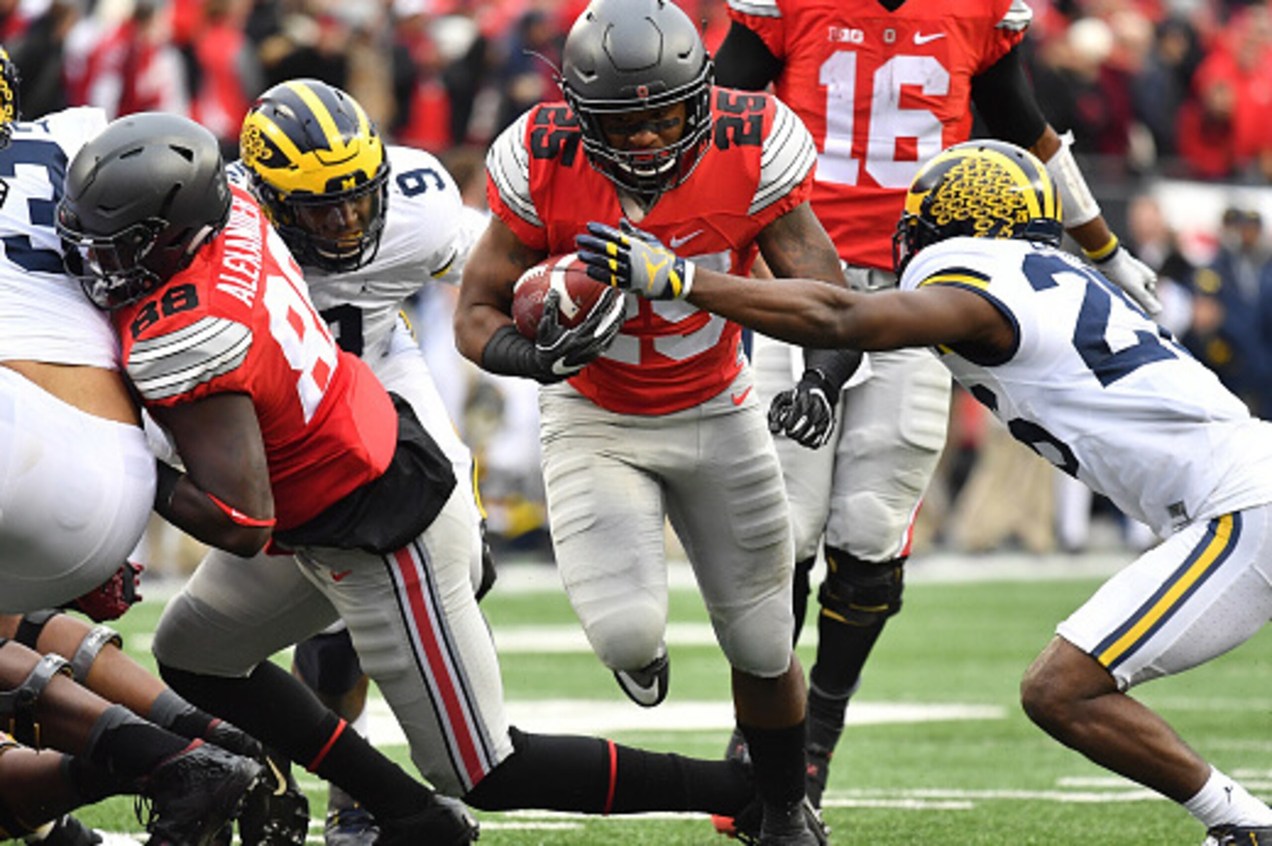 COLUMBUS, OH - NOVEMBER 26: Mike Weber #25 of the Ohio State Buckeyes rushes the ball against the Michigan Wolverines at Ohio Stadium on November 26, 2016 in Columbus, Ohio. (Photo by Jamie Sabau/Getty Images) COLUMBUS, OH - NOVEMBER 26: Mike Weber #25 of the Ohio State Buckeyes rushes the ball against the Michigan Wolverines at Ohio Stadium on November 26, 2016 in Columbus, Ohio. (Photo by Jamie Sabau/Getty Images)