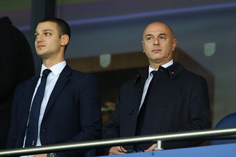 WEST BROMWICH, ENGLAND - OCTOBER 15: Daniel Levy (R) looks on during the Premier League match between West Bromwich Albion and Tottenham Hotspur at The Hawthorns on October 15, 2016 in West Bromwich, England.  (Photo by Richard Heathcote/Getty Images)