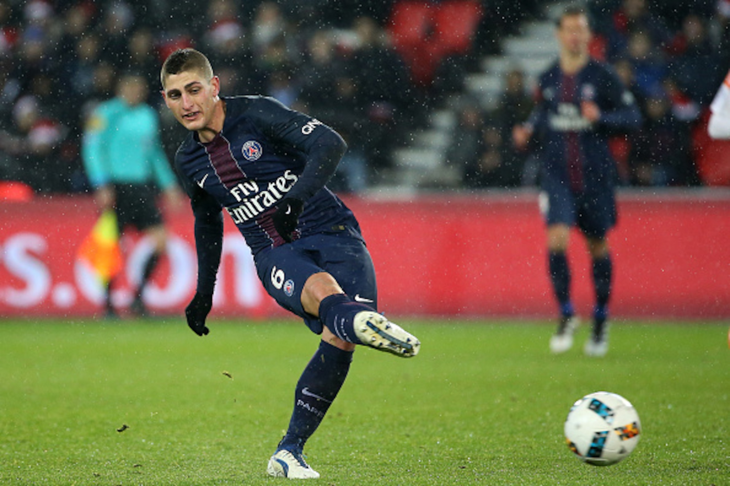 PARIS, FRANCE - DECEMBER 21: Marco Verratti of PSG in action during the French Ligue 1 match between Paris Saint-Germain (PSG) and FC Lorient at Parc des Princes stadium on December 21, 2016 in Paris, France. (Photo by Jean Catuffe/Getty Images) PARIS, FRANCE - DECEMBER 21: Marco Verratti of PSG in action during the French Ligue 1 match between Paris Saint-Germain (PSG) and FC Lorient at Parc des Princes stadium on December 21, 2016 in Paris, France. (Photo by Jean Catuffe/Getty Images)