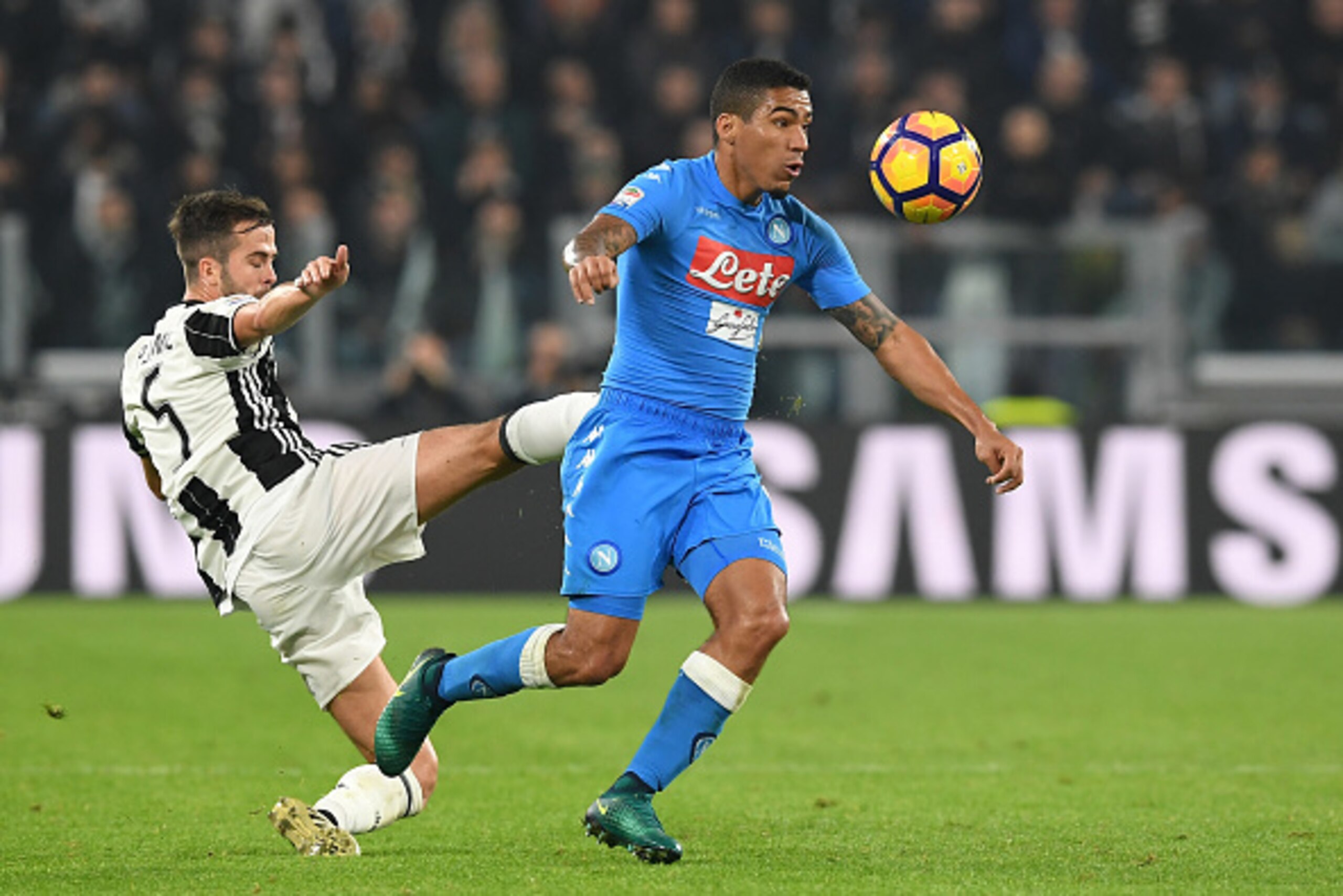 TURIN, ITALY - OCTOBER 29:  Miralem Pjanic (L) of Juventus FC tackles Marques Loureiro Allan of SSC Napoli during the Serie A match between Juventus FC and SSC Napoli at Juventus Stadium on October 29, 2016 in Turin, Italy.  (Photo by Valerio Pennicino/Ge
