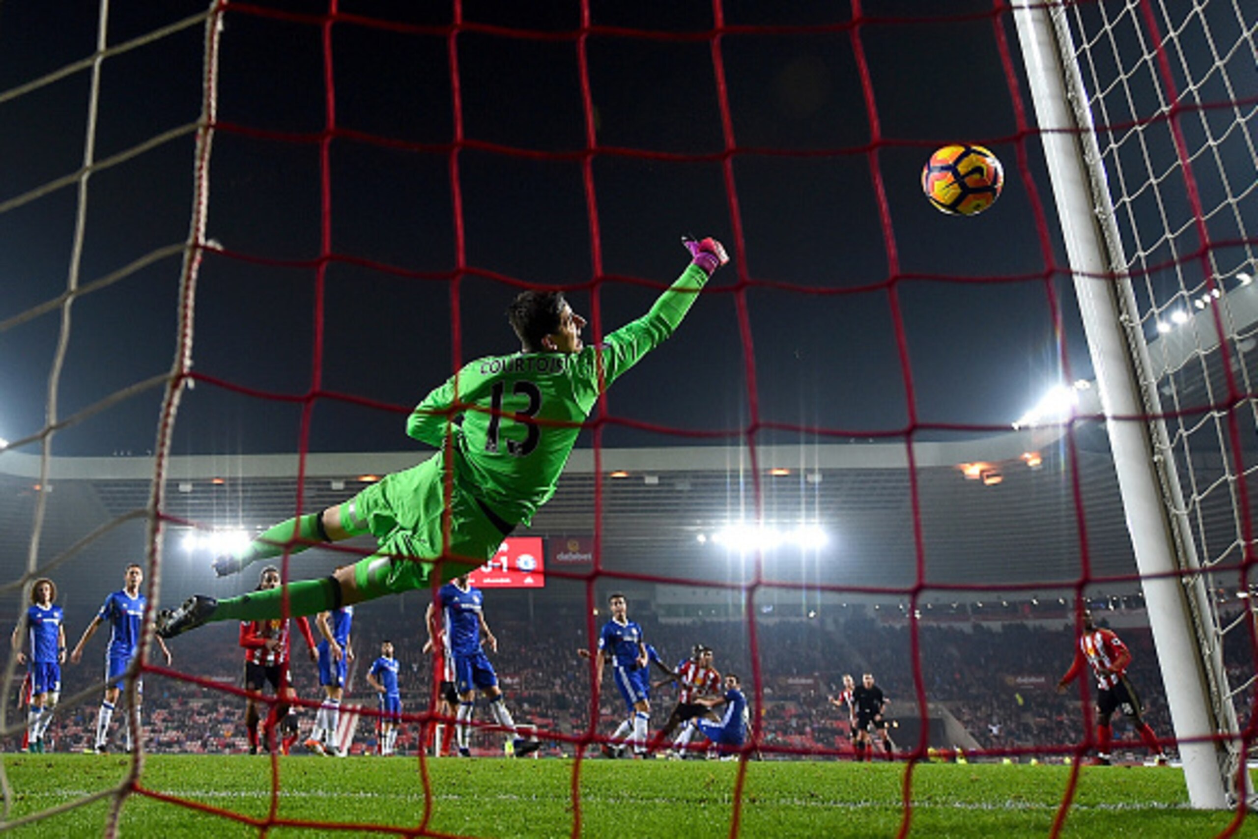 SUNDERLAND, ENGLAND - DECEMBER 14:  Thibaut Courtois of Chelsea saves a shot by Patrick van Aanholt of Sunderland during the Premier League match between Sunderland and Chelsea at Stadium of Light on December 14, 2016 in Sunderland, England.  (Photo by La