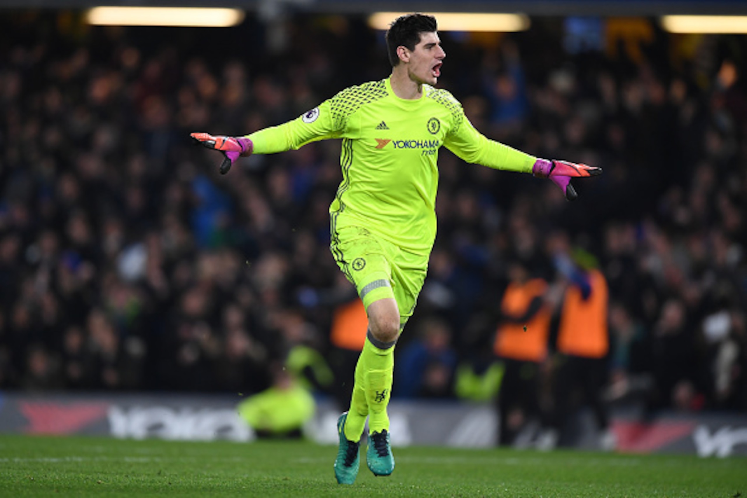 LONDON, ENGLAND - NOVEMBER 26:  Thibaut Courtois of Chelsea celebrates his team's second goal during the Premier League match between Chelsea and Tottenham Hotspur at Stamford Bridge on November 26, 2016 in London, England.  (Photo by Shaun Botterill/Gett