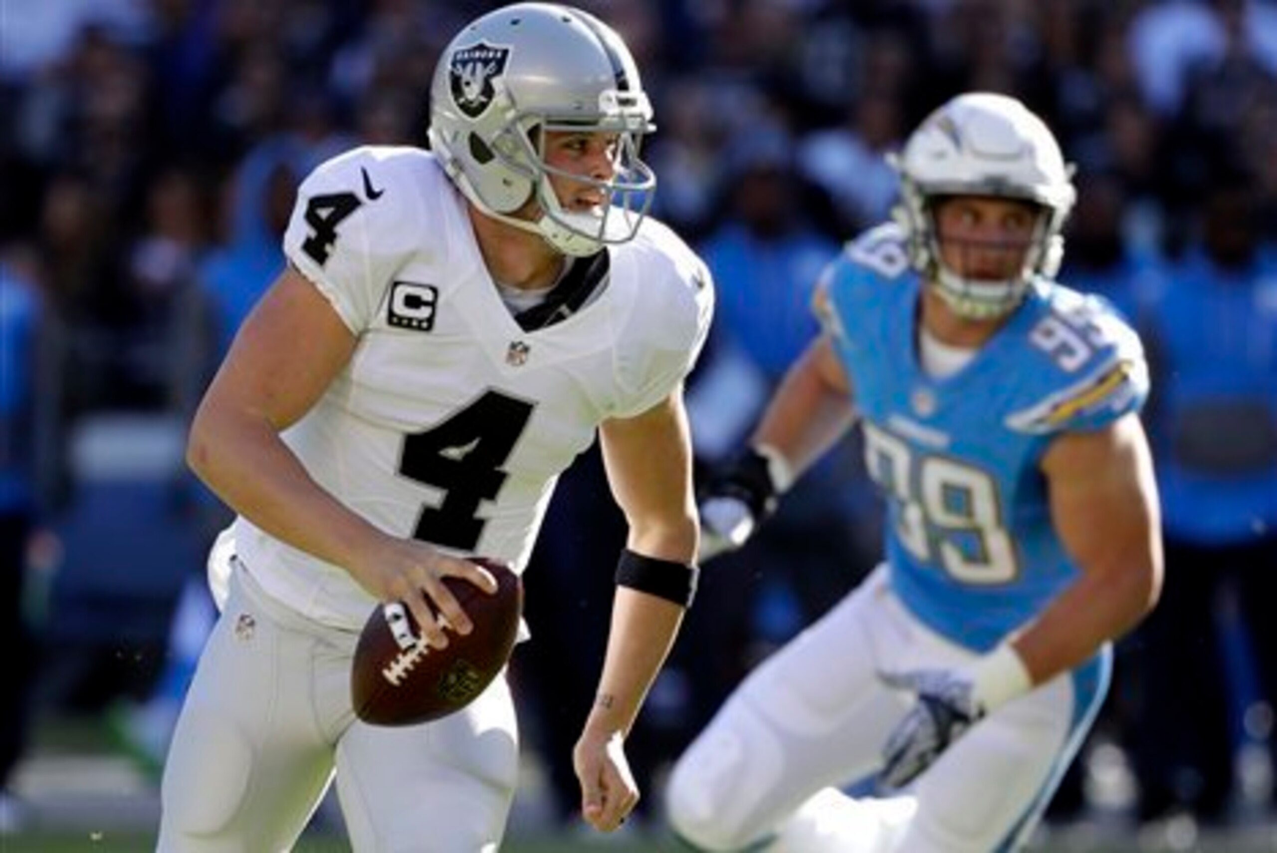 Derek Carr and the Raiders have a chance to maintain their lead in the AFC West.