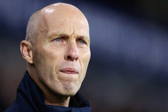 WEST BROMWICH, ENGLAND - DECEMBER 14:  Bob Bradley, manager of Swansea City looks on during the Premier League match between West Bromwich Albion and Swansea City at The Hawthorns on December 14, 2016 in West Bromwich, England.  (Photo by Matthew Lewis/Ge