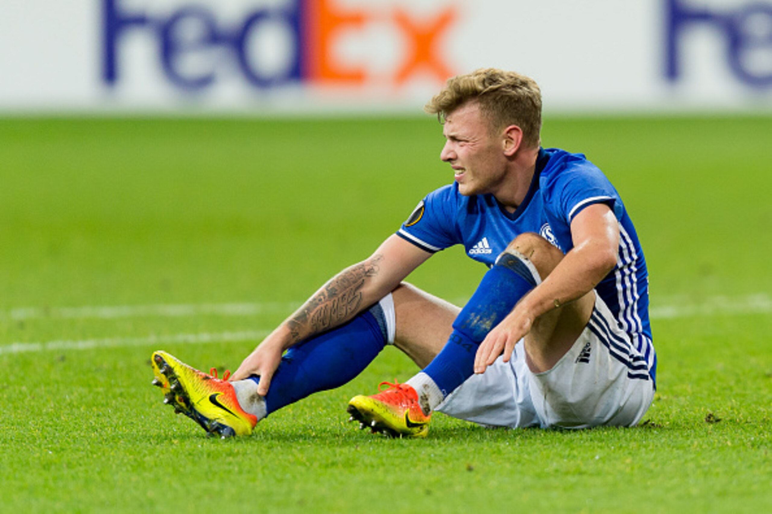 GELSENKIRCHEN, GERMANY - NOVEMBER 24: Max Meyer of FC Schalke 04 verletzt on the ground during the Europa League First Qualifying Round 2nd Leg match between FC Schalke 04 and OGC Nice at Veltins-Arena on November 24, 2016 in Gelsenkirchen, Germany. (Phot