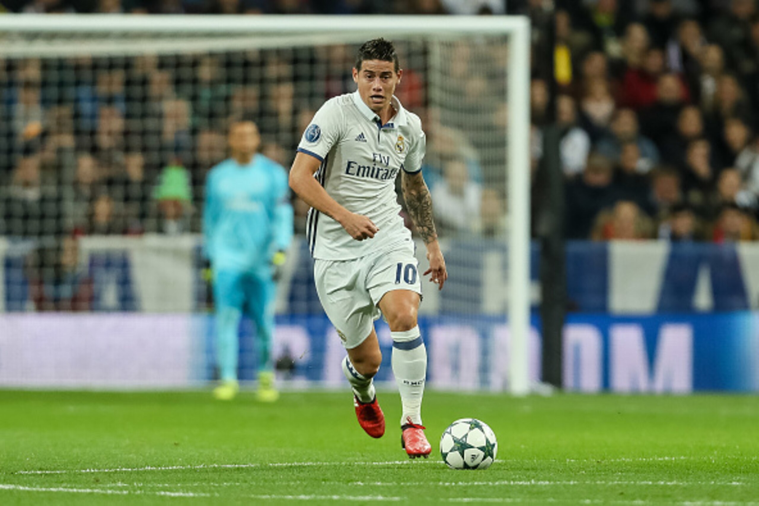 MADRID, SPAIN - DECEMBER 07: James Rodriguez of Real Madrid in action  during the UEFA Champions League match between Real Madrid CF and Borussia Dortmund at Bernabeu on December 7, 2016 in Madrid. (Photo by TF-Images/Getty Images)