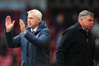 LONDON, ENGLAND - FEBRUARY 28:  Alan Pardew manager of Crystal Palace celebrates victory as Sam Allardyce manager West Ham United look dejected after the Barclays Premier League match between West Ham United and Crystal Palace at Boleyn Ground on February