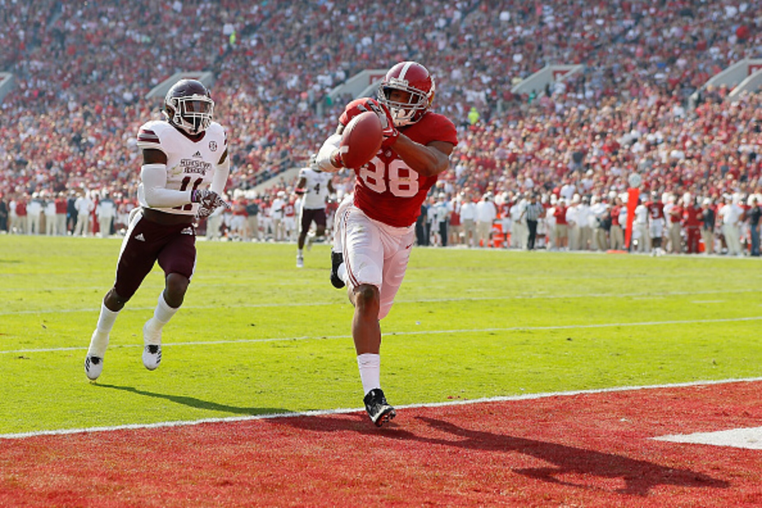 TUSCALOOSA, AL - NOVEMBER 12:  O.J. Howard #88 of the Alabama Crimson Tide fails to pull in this touchdown reception against Kivon Coman #11 of the Mississippi State Bulldogs at Bryant-Denny Stadium on November 12, 2016 in Tuscaloosa, Alabama.  (Photo by 