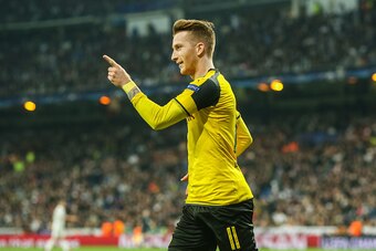 MADRID, SPAIN - DECEMBER 07:  Marco Reus of Borussia Dortmund celebrates after scoring  during the UEFA Champions League match between Real Madrid CF and Borussia Dortmund at Bernabeu on December 7, 2016 in Madrid. (Photo by TF-Images/Getty Images)