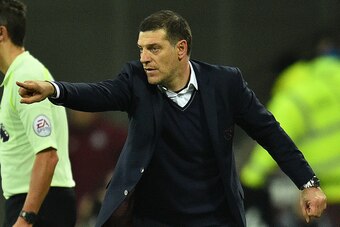 West Ham United's Croatian manager Slaven Bilic gestures on the touchline during the English Premier League football match between West Ham United and Hull City at The London Stadium, in east London on December 17, 2016. / AFP / Glyn KIRK / RESTRICTED TO 
