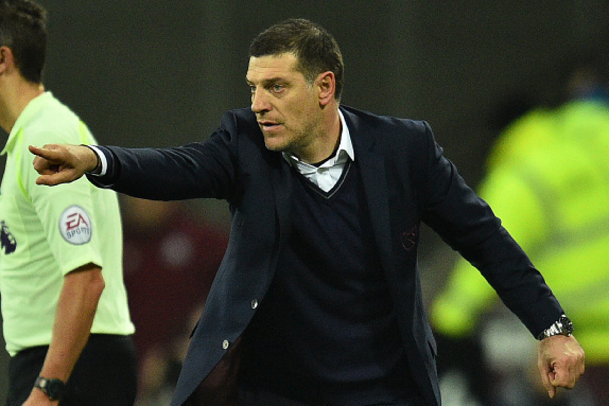 West Ham United's Croatian manager Slaven Bilic gestures on the touchline during the English Premier League football match between West Ham United and Hull City at The London Stadium, in east London on December 17, 2016. / AFP / Glyn KIRK / RESTRICTED TO 