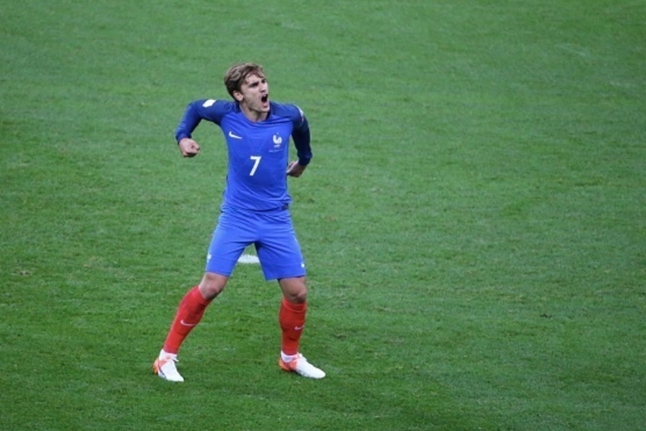 PARIS, FRANCE - OCTOBER 07:  Antoine Griezmann #7 of France celebrates his goal during the Qualifying Group A FIFA World Cup 2018 qualifying match between France and Bulgaria at Stade de France on October 07, 2016 in Paris, France.  (Photo by Xavier Laine