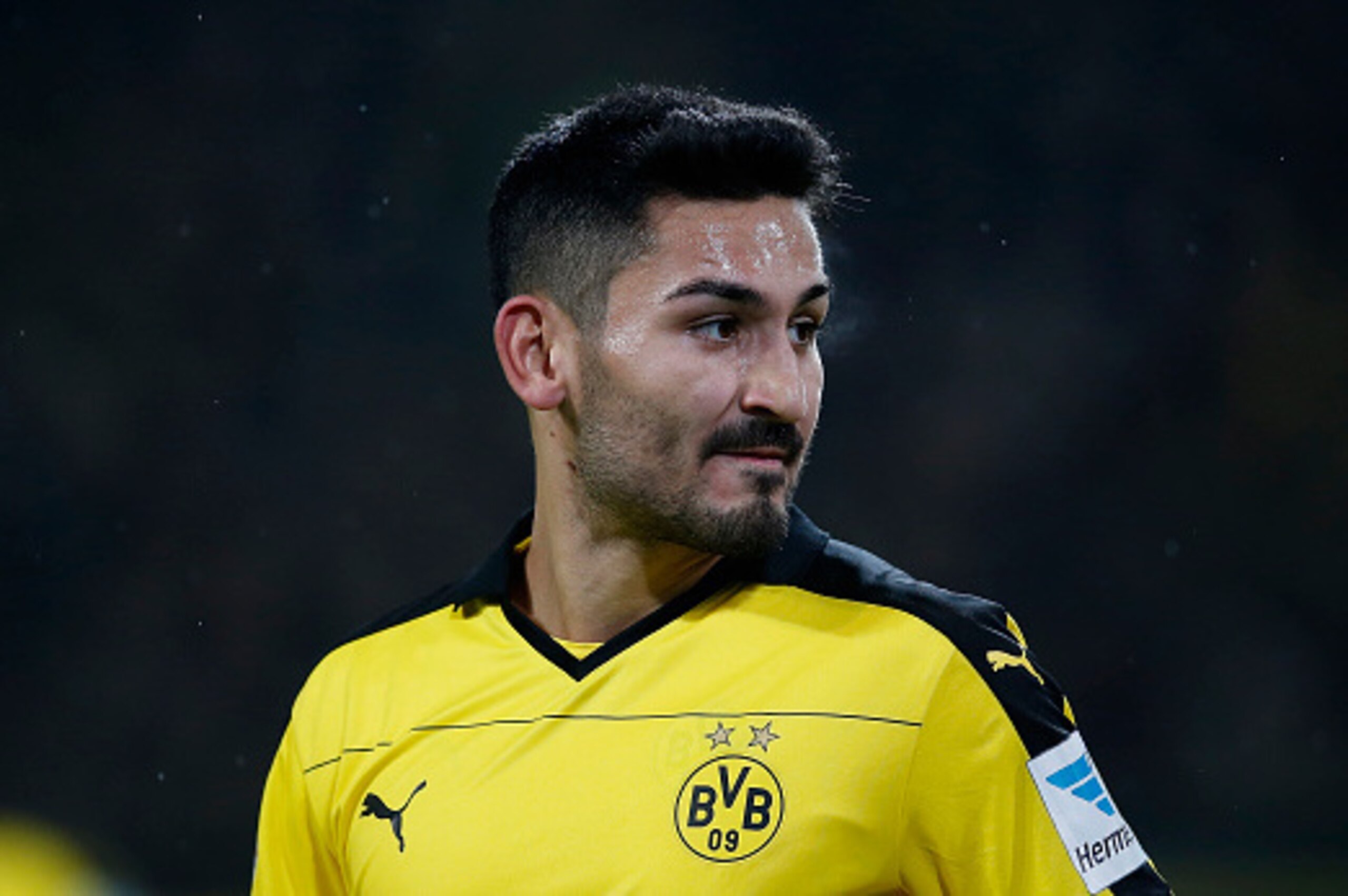 DORTMUND, GERMANY - MARCH 05:  Ilkay Guendogan of Borussia Dortmund looks on during the Bundesliga match between Borussia Dortmund and FC Bayern Muenchen at Signal Iduna Park on March 5, 2016 in Dortmund, Germany.bs  (Photo by Boris Streubel/Getty Images)