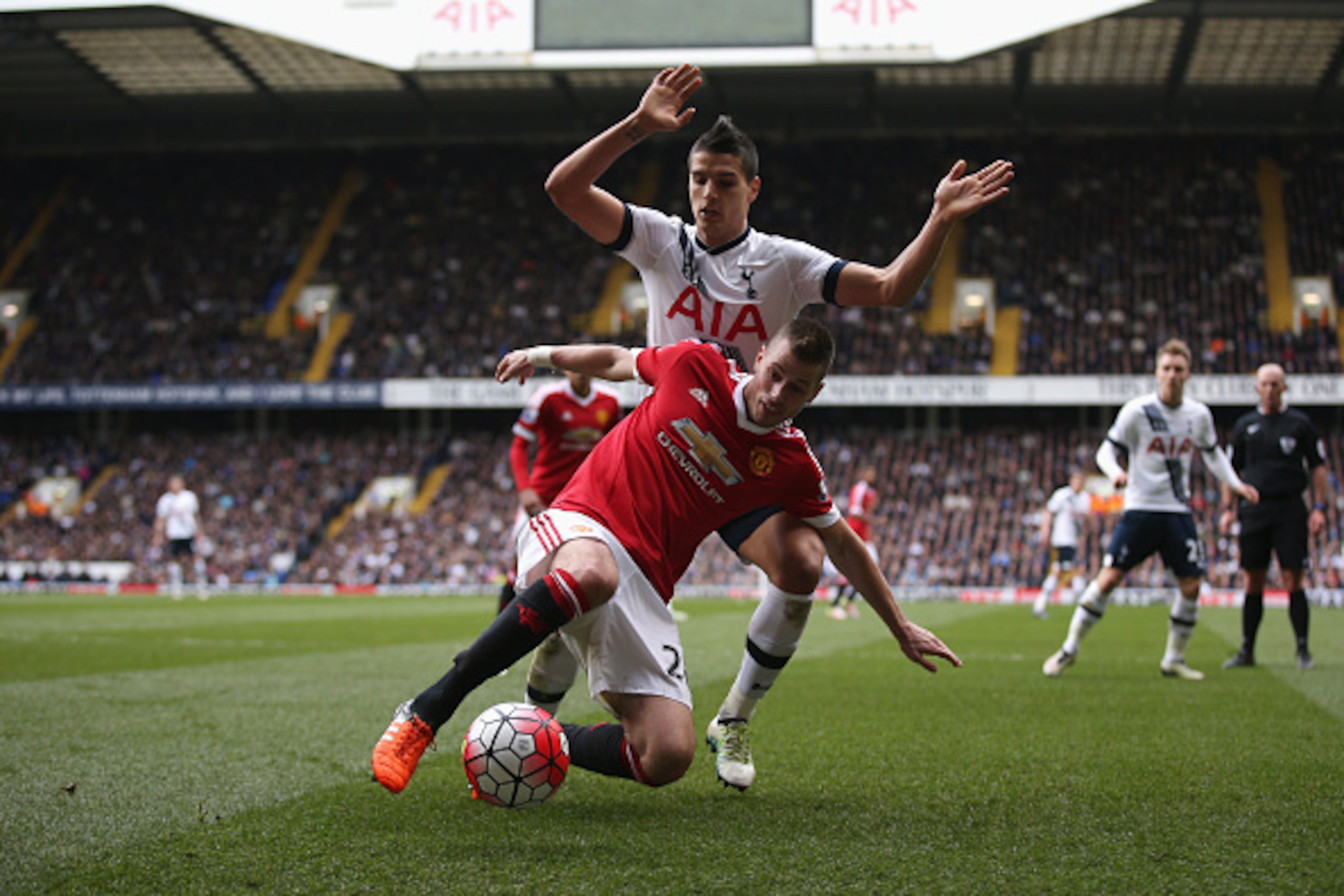 LONDON, ENGLAND - APRIL 10:  Morgan Schneiderlin of Manchester United beats Erik Lamela of Tottenham Hotspur to the ball during the Barclays Premier League match between Tottenham Hotspur and Manchester United at White Hart Lane on April 10, 2016 in Londo