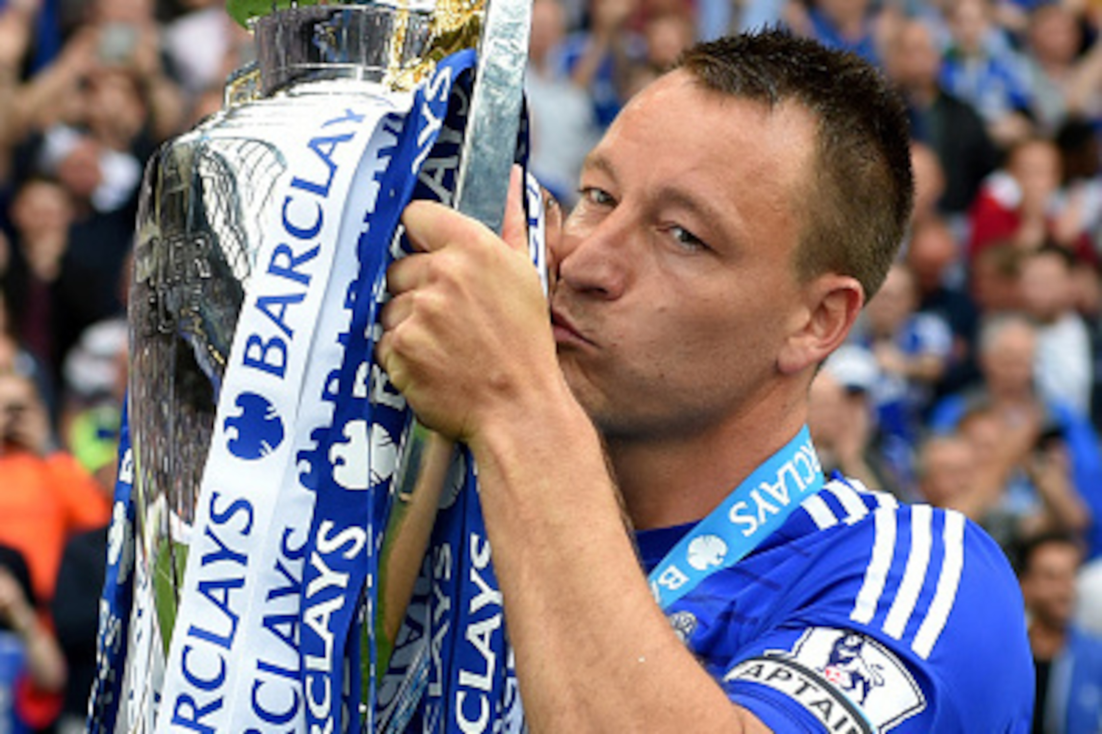 LONDON, ENGLAND - MAY 24: John Terry of Chelsea kisses the trophy after the Barclays Premier League match between Chelsea and Sunderland at Stamford Bridge on May 24, 2015 in London, England. (Photo by Michael Regan/Getty Images) LONDON, ENGLAND - MAY 24: John Terry of Chelsea kisses the trophy after the Barclays Premier League match between Chelsea and Sunderland at Stamford Bridge on May 24, 2015 in London, England. (Photo by Michael Regan/Getty Images)