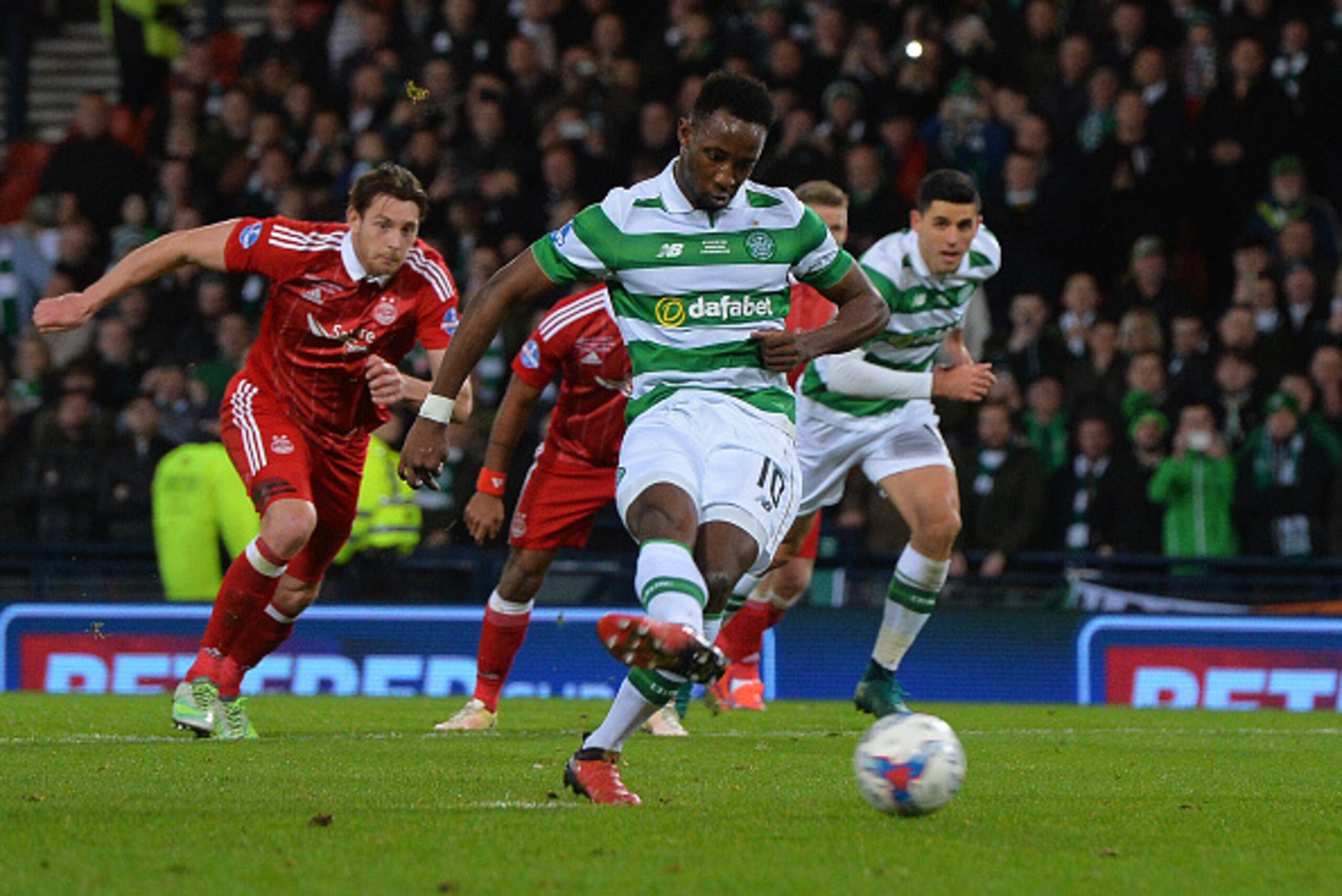 GLASGOW, SCOTLAND - NOVEMBER 27: Moussa Dembele of Celtic scores Celtic's 3rd goal from the penalty spot during the Betfred Cup Final between Aberdeen FC and Celtic FC at Hampden Park on November 27, 2016 in Glasgow, Scotland. (Photo by Mark Runnacles/Get