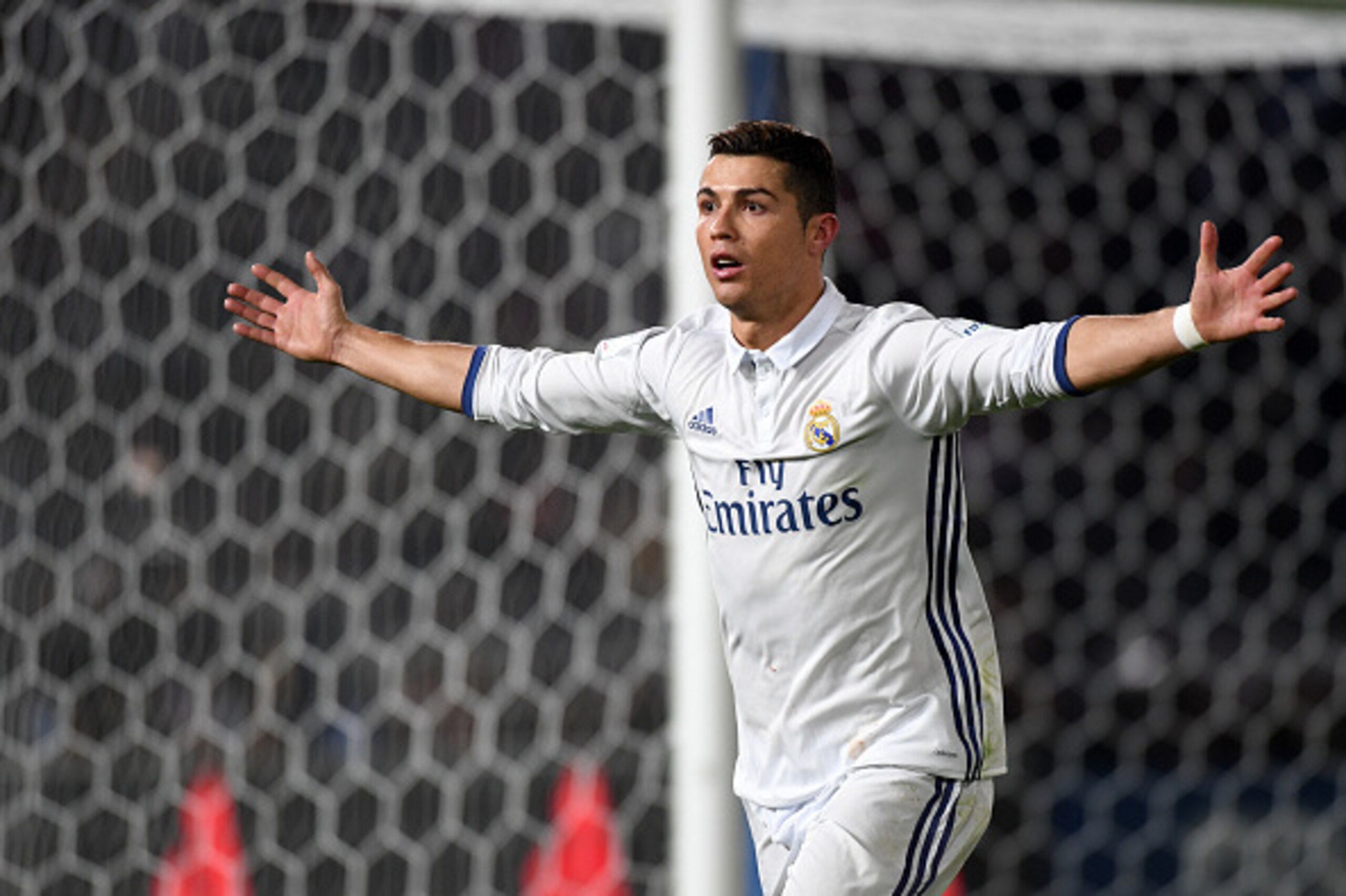 YOKOHAMA, JAPAN - DECEMBER 18:  Cristiano Ronaldo of Real Madrid celebrates scoring his team's third goal during the FIFA Club World Cup final match between Real Madrid and Kashima Antlers at International Stadium Yokohama on December 18, 2016 in Yokohama