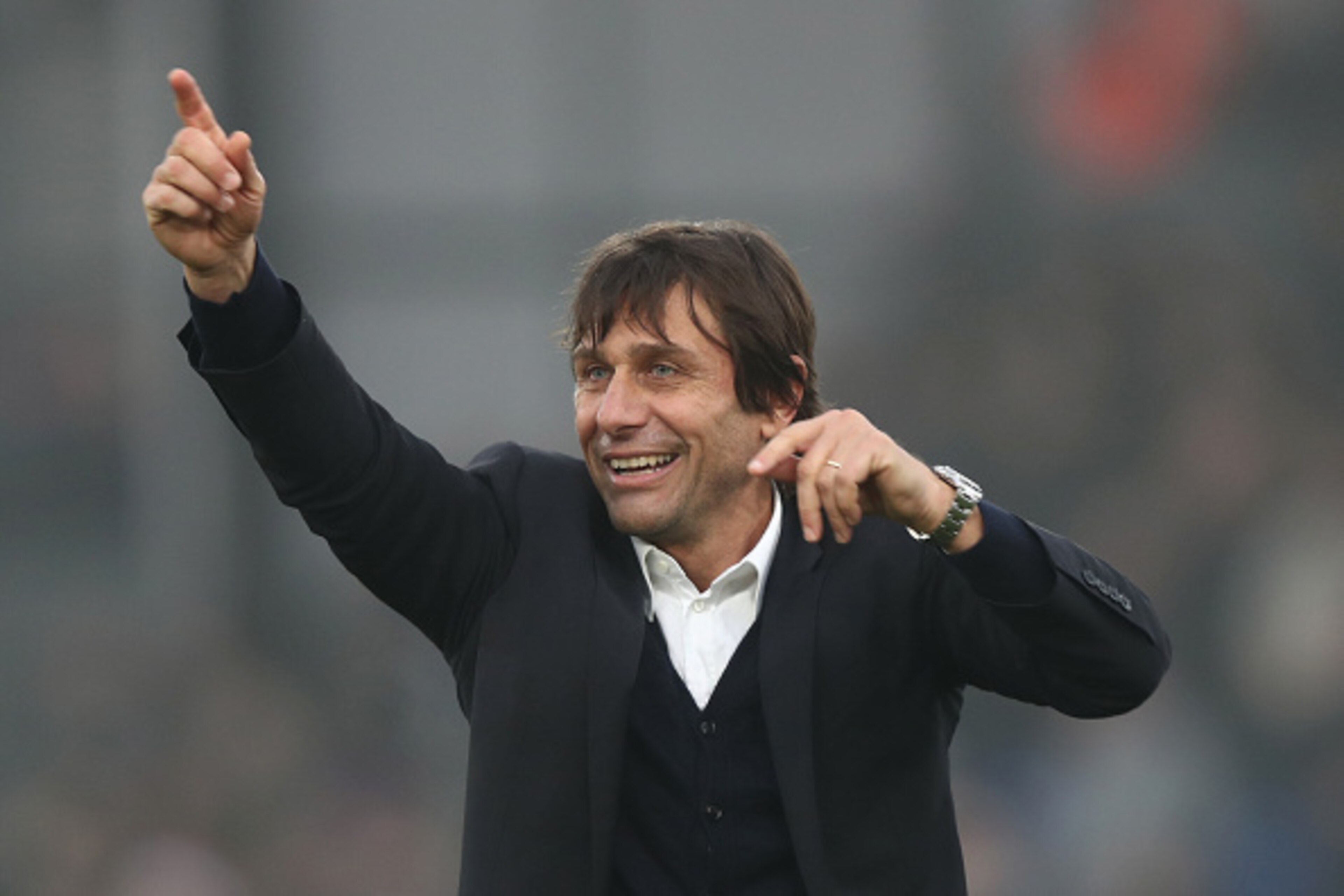 LONDON, ENGLAND - DECEMBER 17:  Antonio Conte, Manager of Chelsea shows appreciation to the fans after the final whistle during the Premier League match between Crystal Palace and Chelsea at Selhurst Park on December 17, 2016 in London, England.  (Photo b