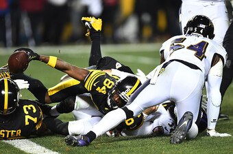 PITTSBURGH, PA - DECEMBER 25:  Antonio Brown #84 of the Pittsburgh Steelers reaches for the end zone to score a 4 yard touchdown in the fourth quarter during the game against the Baltimore Ravens at Heinz Field on December 25, 2016 in Pittsburgh, Pennsylv
