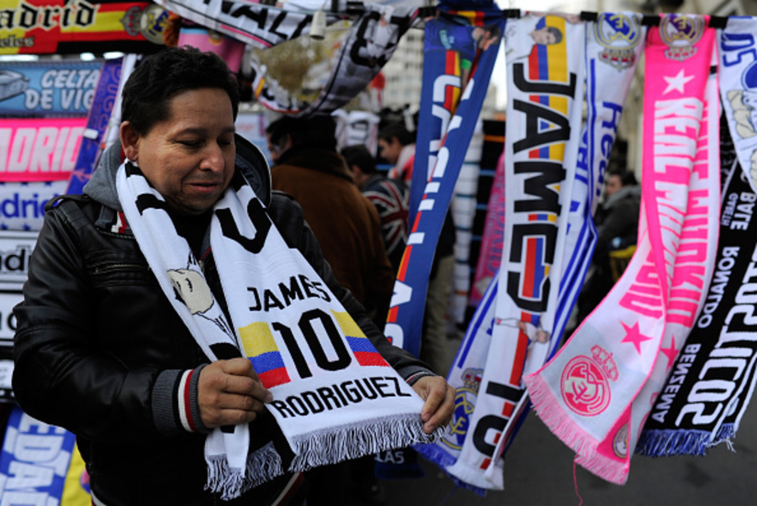MADRID, SPAIN - DECEMBER 06: A Real Madrid CF look at his scarf of James Rodriguez at the Santiago Bernabeu stadiun for the La Liga match between Real Madrid CF and Celta Vigo at Estadio Santiago Bernabeu on December 6, 2014 in Madrid, Spain. (Photo by MADRID, SPAIN - DECEMBER 06: A Real Madrid CF look at his scarf of James Rodriguez at the Santiago Bernabeu stadiun for the La Liga match between Real Madrid CF and Celta Vigo at Estadio Santiago Bernabeu on December 6, 2014 in Madrid, Spain. (Photo by