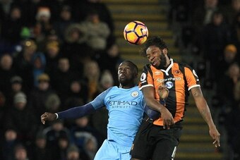 Manchester City's French defender Bacary Sagna (L) vies with Hull City's Congolese striker Dieumerci Mbokani (R) uring the English Premier League football match between Hull City and Manchester City at the KCOM Stadium in Kingston upon Hull, north east En