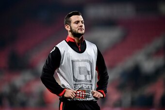 BOURNEMOUTH, ENGLAND - DECEMBER 13:  Jack Wilshere of AFC Bournemouth warms up prior to kickoff during the Premier League match between AFC Bournemouth and Leicester City at the Vitality Stadium on December 13, 2016 in Bournemouth, England.  (Photo by Dan