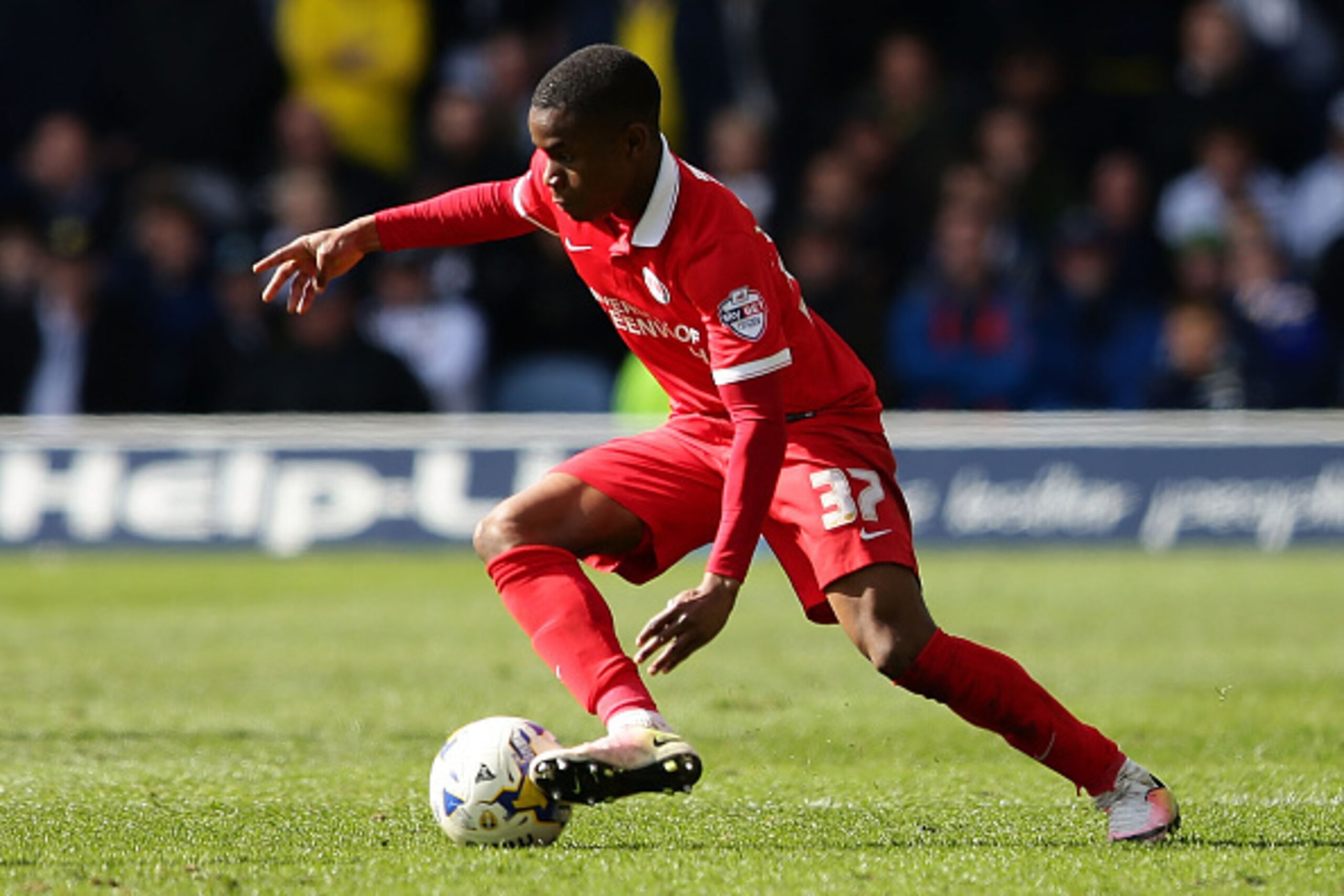 LEEDS, ENGLAND - APRIL 30: Ademola Lookman of Charlton Athletic FC during the Sky Bet Championship match between Leeds United and Charlton Athletic at Elland Road on April 30, 2016 in Leeds, United Kingdom. (Photo by Daniel L Smith/Getty Images) LEEDS, ENGLAND - APRIL 30: Ademola Lookman of Charlton Athletic FC during the Sky Bet Championship match between Leeds United and Charlton Athletic at Elland Road on April 30, 2016 in Leeds, United Kingdom. (Photo by Daniel L Smith/Getty Images)