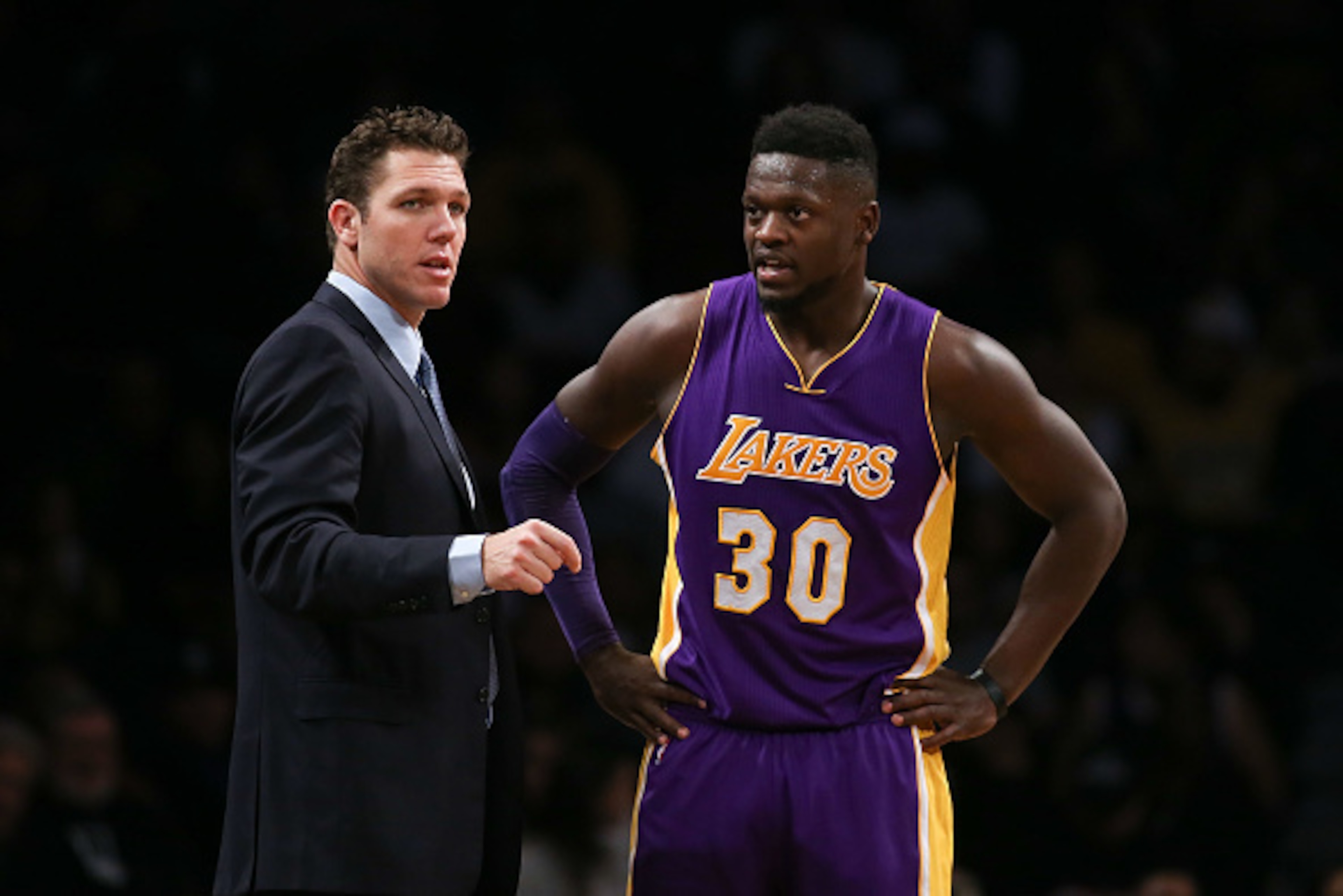 NEW YORK, NY - DECEMBER 14: Head coach Luke Walton and Julius Randle #30 of the Los Angeles Lakers look on against the Brooklyn Nets in the second half at Barclays Center on December 14, 2016 in the Brooklyn borough of New York City. NOTE TO USER: User e NEW YORK, NY - DECEMBER 14: Head coach Luke Walton and Julius Randle #30 of the Los Angeles Lakers look on against the Brooklyn Nets in the second half at Barclays Center on December 14, 2016 in the Brooklyn borough of New York City. NOTE TO USER: User e