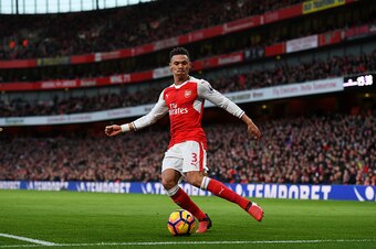 LONDON, ENGLAND - DECEMBER 26:  Kieran Gibbs of Arsenal crosses the ball during the Premier League match between Arsenal and West Bromwich Albion at Emirates Stadium on December 26, 2016 in London, England.  (Photo by Shaun Botterill/Getty Images)
