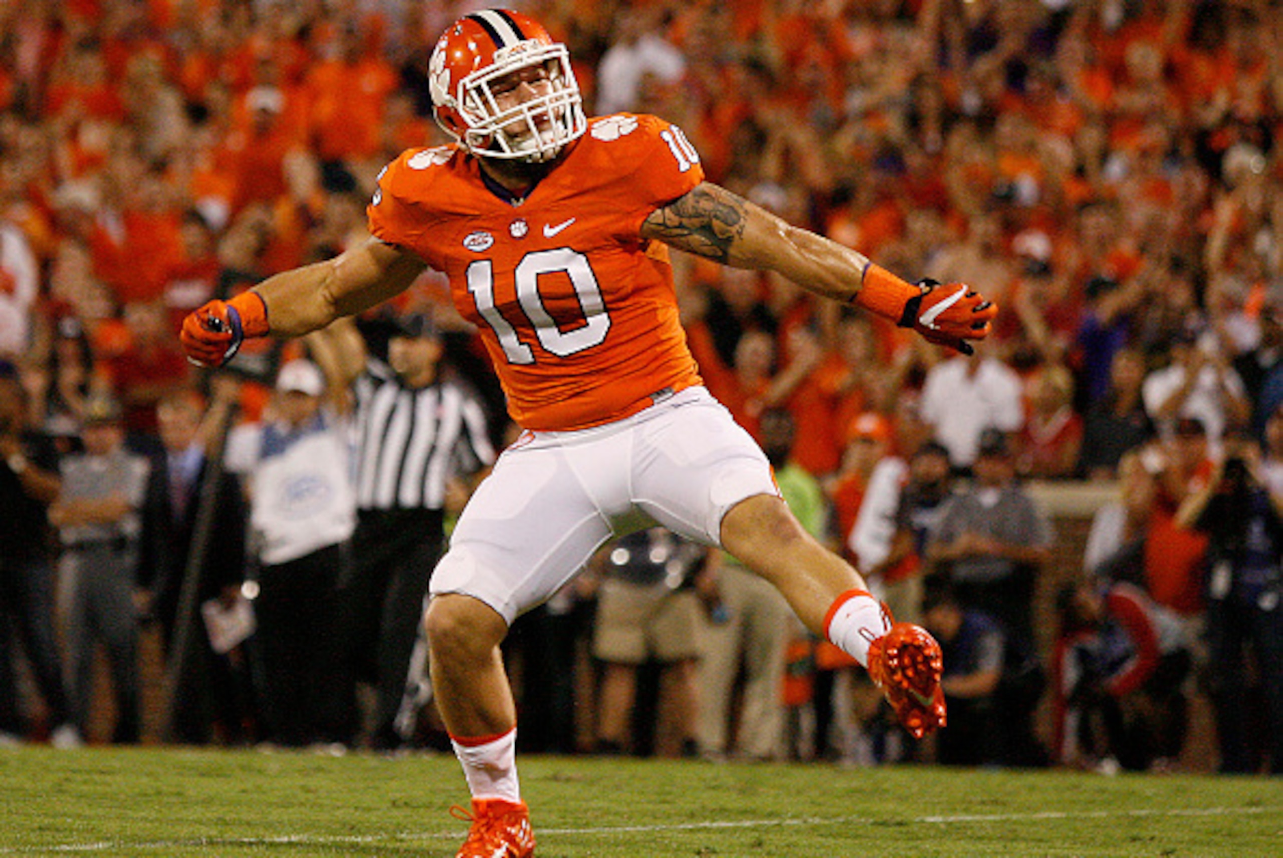 CLEMSON, SC - OCTOBER 01: Ben Boulware #10 of the Clemson Tigers reacts after a sack against the Louisville Cardinals at Memorial Stadium on October 1, 2016 in Clemson, South Carolina. (Photo by Tyler Smith/Getty Images) CLEMSON, SC - OCTOBER 01: Ben Boulware #10 of the Clemson Tigers reacts after a sack against the Louisville Cardinals at Memorial Stadium on October 1, 2016 in Clemson, South Carolina. (Photo by Tyler Smith/Getty Images)