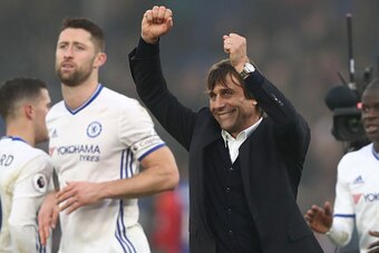 LONDON, ENGLAND - DECEMBER 17:  Antonio Conte, Manager of Chelsea (C) celebrates his sides win after the game during the Premier League match between Crystal Palace and Chelsea at Selhurst Park on December 17, 2016 in London, England.  (Photo by Clive Ros