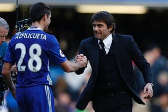 Chelsea's Italian head coach Antonio Conte gestures to Chelsea's Spanish defender Cesar Azpilicueta (L) after the English Premier League football match between Chelsea and West Bromwich Albion at Stamford Bridge in London on December 11, 2016.
Chelsea won