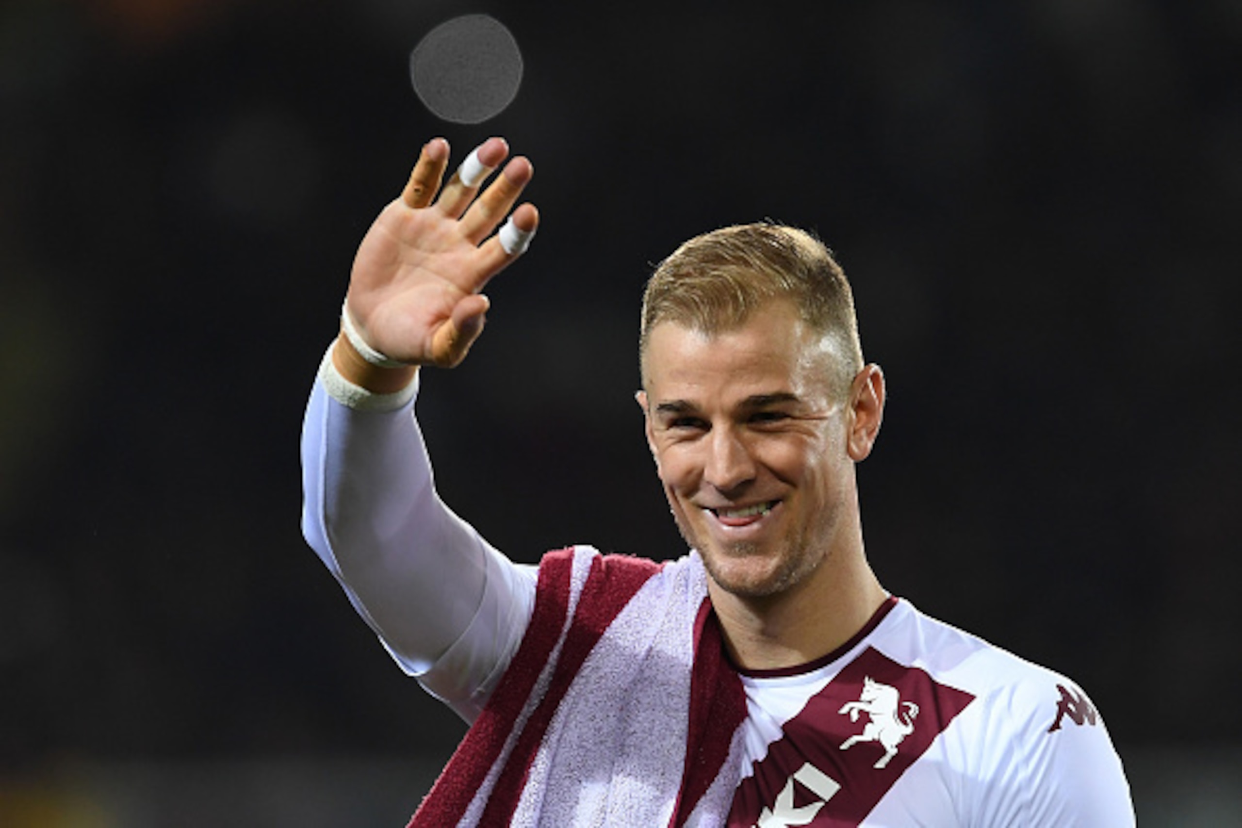 TURIN, ITALY - NOVEMBER 26: Joe Hart of FC Torino gestures during the Serie A match between FC Torino and AC ChievoVerona at Stadio Olimpico di Torino on November 26, 2016 in Turin, Italy. (Photo by Valerio Pennicino/Getty Images) TURIN, ITALY - NOVEMBER 26: Joe Hart of FC Torino gestures during the Serie A match between FC Torino and AC ChievoVerona at Stadio Olimpico di Torino on November 26, 2016 in Turin, Italy. (Photo by Valerio Pennicino/Getty Images)