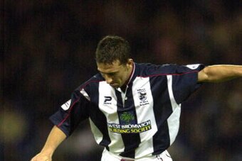 11 Oct 2001:  West Bromwich Albion's Derek McInnes in action during the Nationwide Division One game between West Bromwich Albion and Millwall at The Hawthorns, Birmingham. DIGITAL IMAGE. Mandatory Credit: Clive Brunskill/ALLSPORT