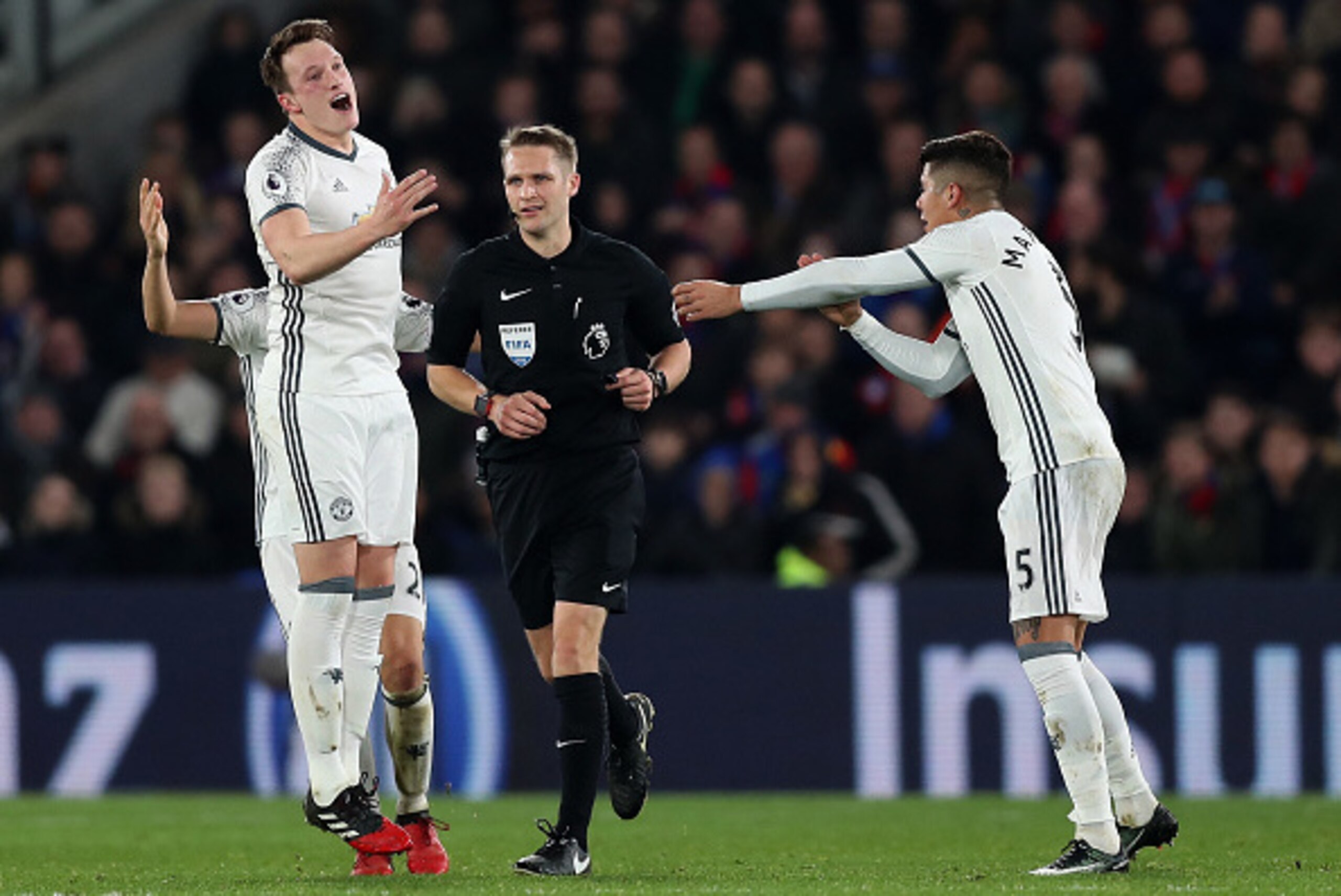 LONDON, ENGLAND - DECEMBER 14:  Phil Jones of Manchester United (L) and Marcos Rojo of Manchester United (R) argue with the referee after there was no penalty given during the Premier League match between Crystal Palace and Manchester United at Selhurst P