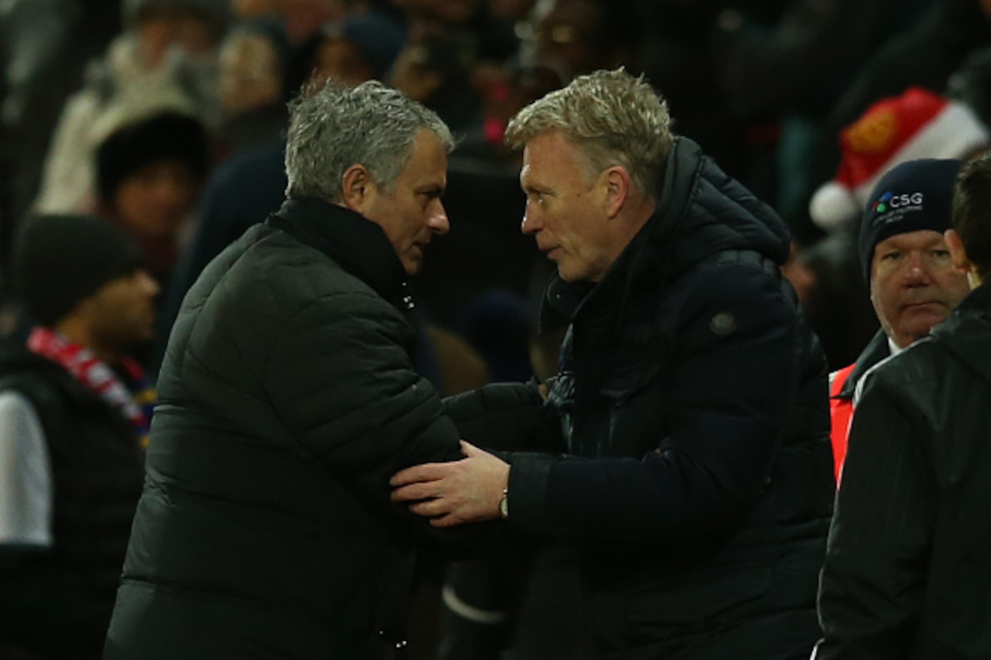 MANCHESTER, ENGLAND - DECEMBER 26:  (L-R) David Moyes, Manager of Sunderland and Jose Mourinho, Manager of Manchester United shake hands following the Premier League match between Manchester United and Sunderland at Old Trafford on December 26, 2016 in Ma