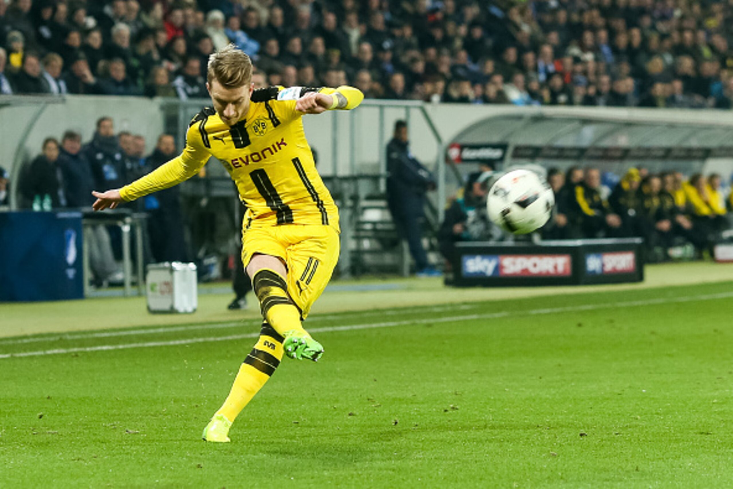 SINSHEIM, GERMANY - DECEMBER 16: Marco Reus of Dortmund in action during the Bundesliga match between TSG 1899 Hoffenheim and Borussia Dortmund at Wirsol Rhein-Neckar-Arena on December 16, 2016 in Sinsheim, Germany. (Photo by TF-Images/Getty Images)
