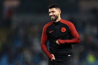 MANCHESTER, ENGLAND - DECEMBER 06:  Sergio Aguero of Manchester City warms up prior to the UEFA Champions League match between Manchester City FC and Celtic FC at Etihad Stadium on December 6, 2016 in Manchester, England.  (Photo by James Baylis - AMA/Get