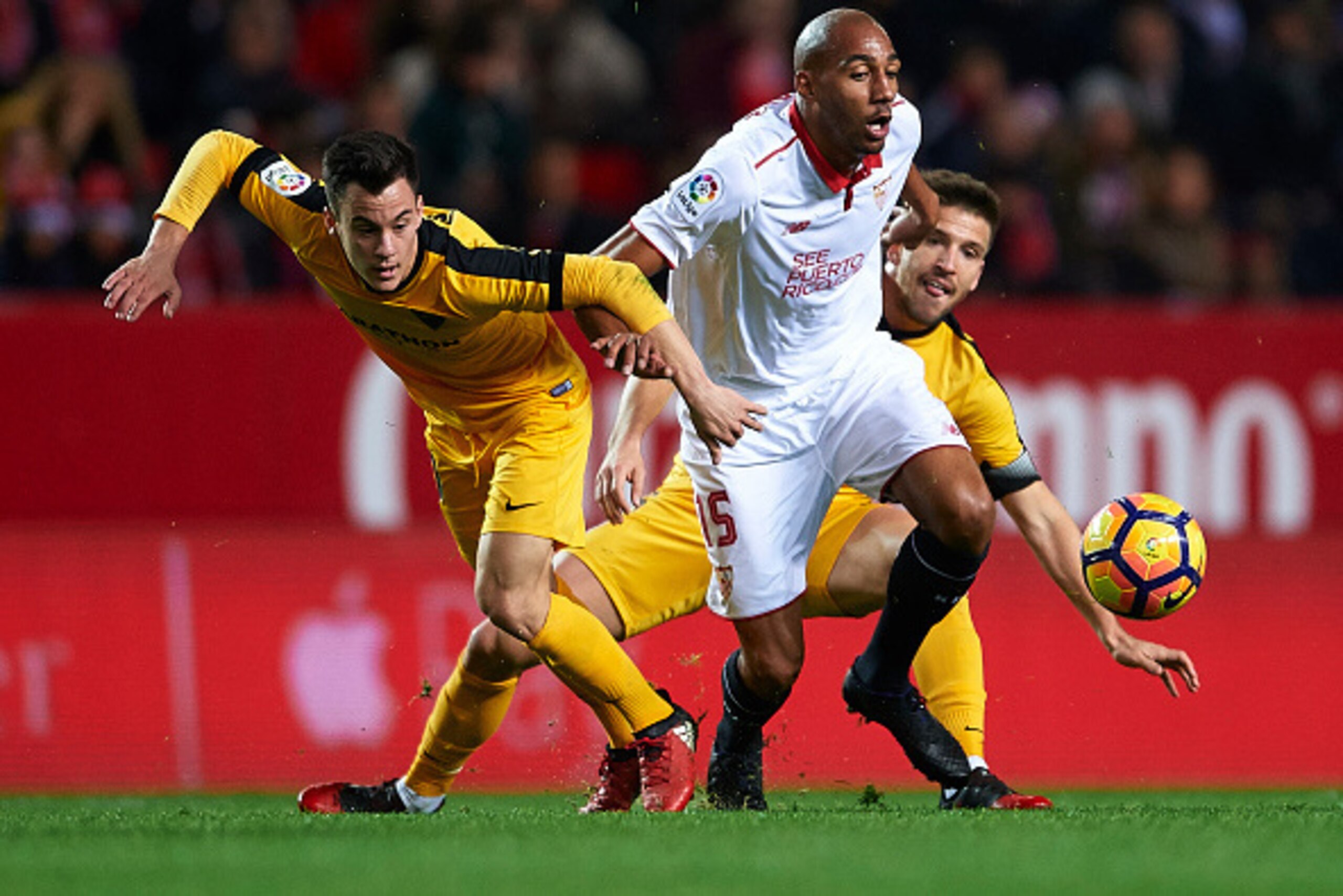 SEVILLE, SPAIN - DECEMBER 17:  Steven N'Zonzi of Sevilla FC (C) competes for the ball with Juan Pablo Anor 'Juanpi' of Malaga CF (L) during the La Liga match between Sevilla FC and Malaga CF at Estadio Ramon Sanchez Pizjuan on December 17, 2016 in Seville