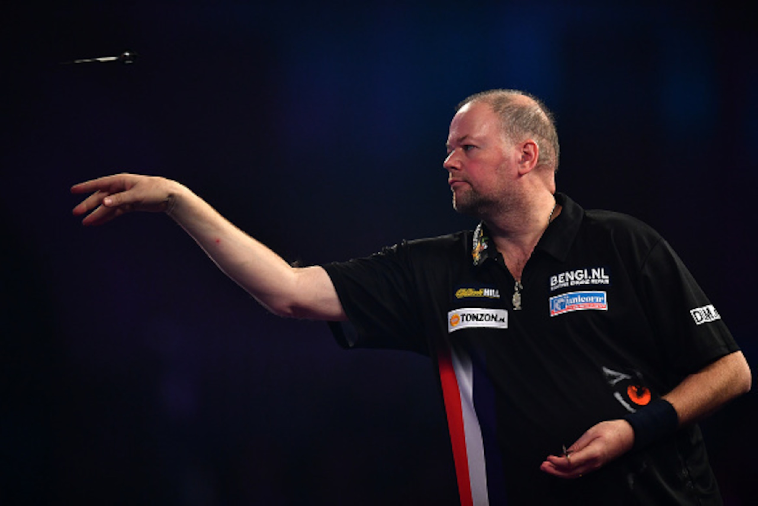 LONDON, ENGLAND - DECEMBER 20: Raymond van Barneveld of the Netherlands throws during the first round match against Robbie Green of Great Britain on day six of the 2017 William Hill PDC World Darts Championships at Alexandra Palace on December 20, 2016 i LONDON, ENGLAND - DECEMBER 20: Raymond van Barneveld of the Netherlands throws during the first round match against Robbie Green of Great Britain on day six of the 2017 William Hill PDC World Darts Championships at Alexandra Palace on December 20, 2016 i
